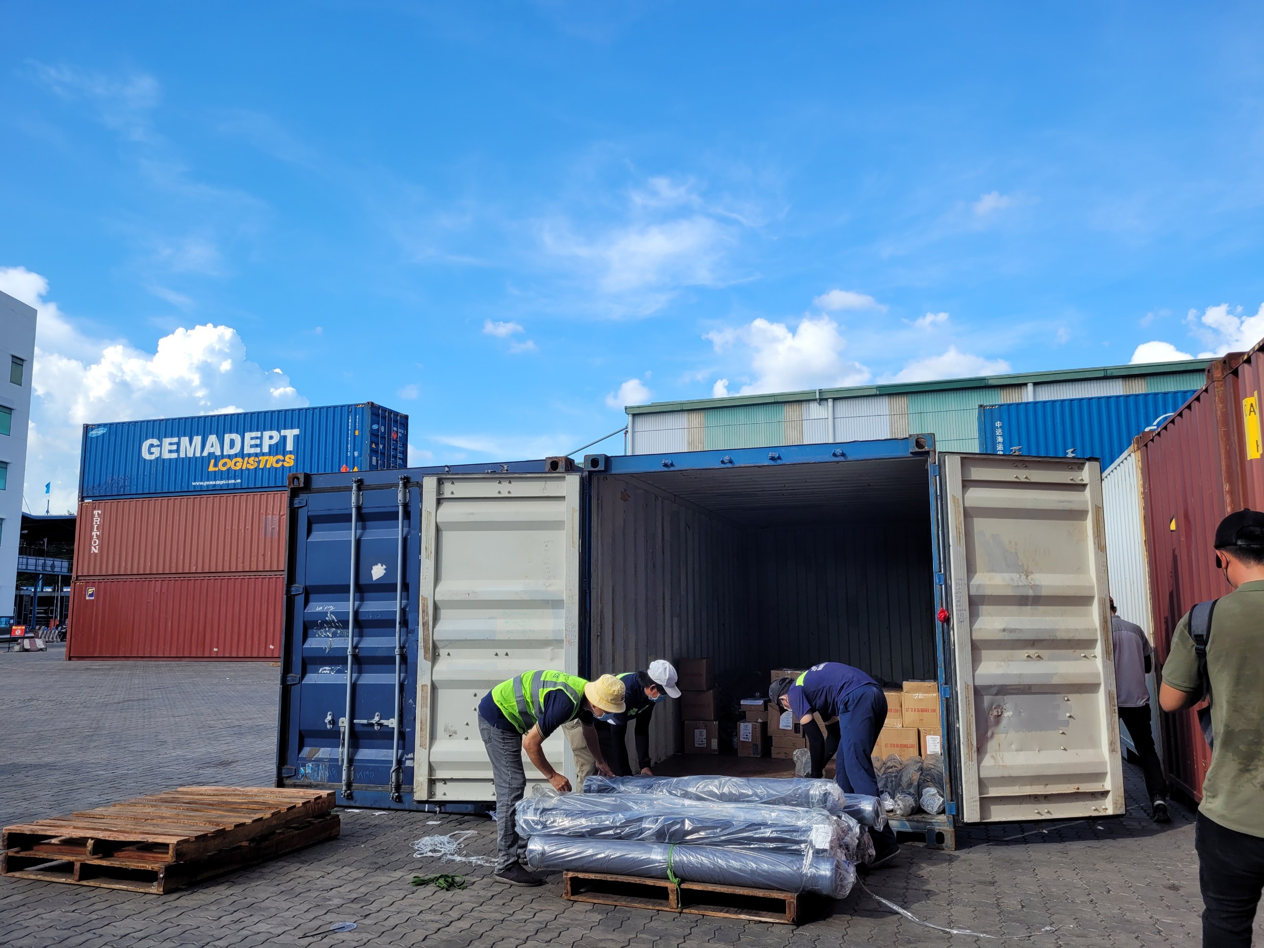 Check cargo at VICO Warehouse 