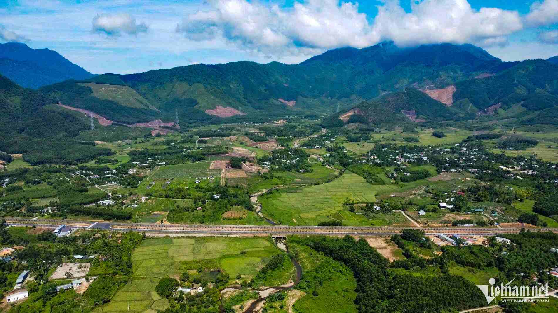 Da-Nang-Logistics-in-Ba-Na-Commune 