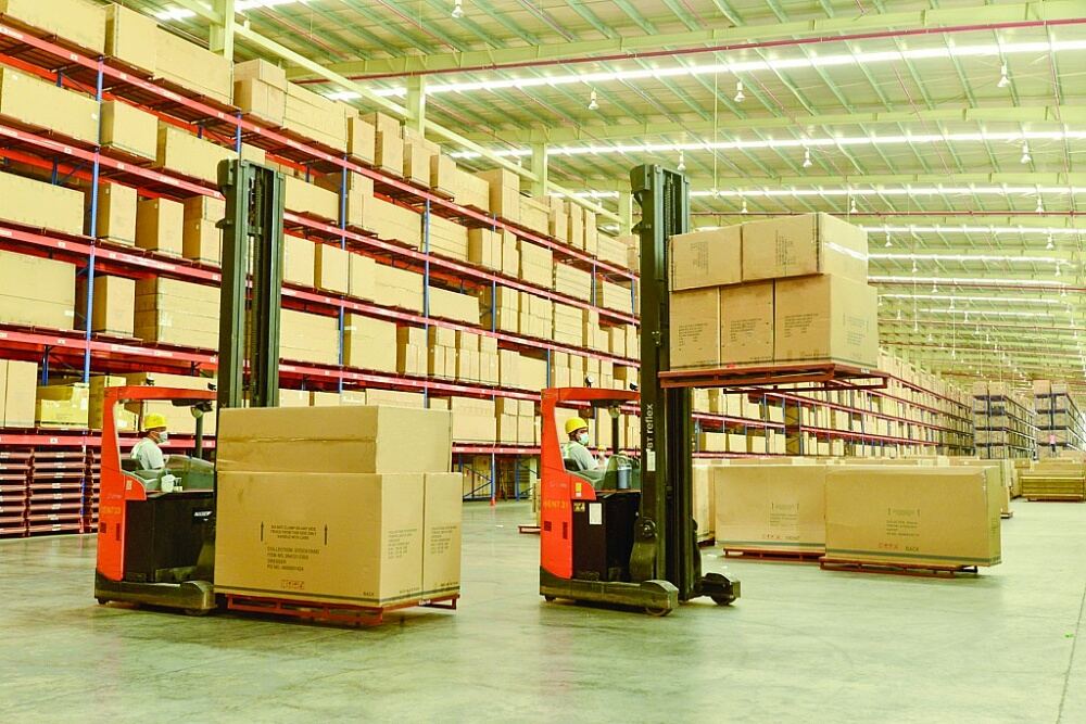 Sử dụng xe nâng điện - áp dụng Logistics Xanh 